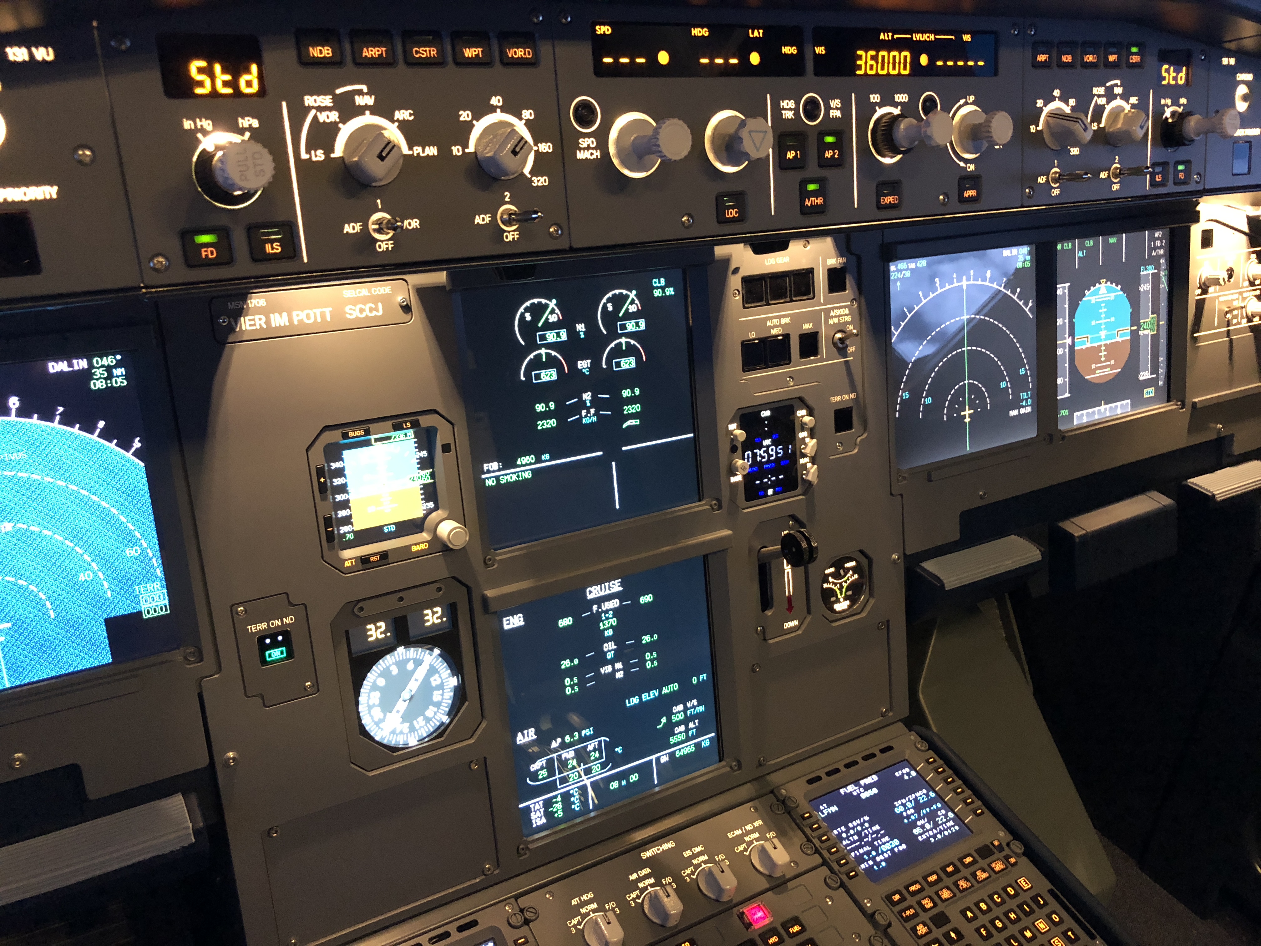 verschiedene Instrumente im Cockpit